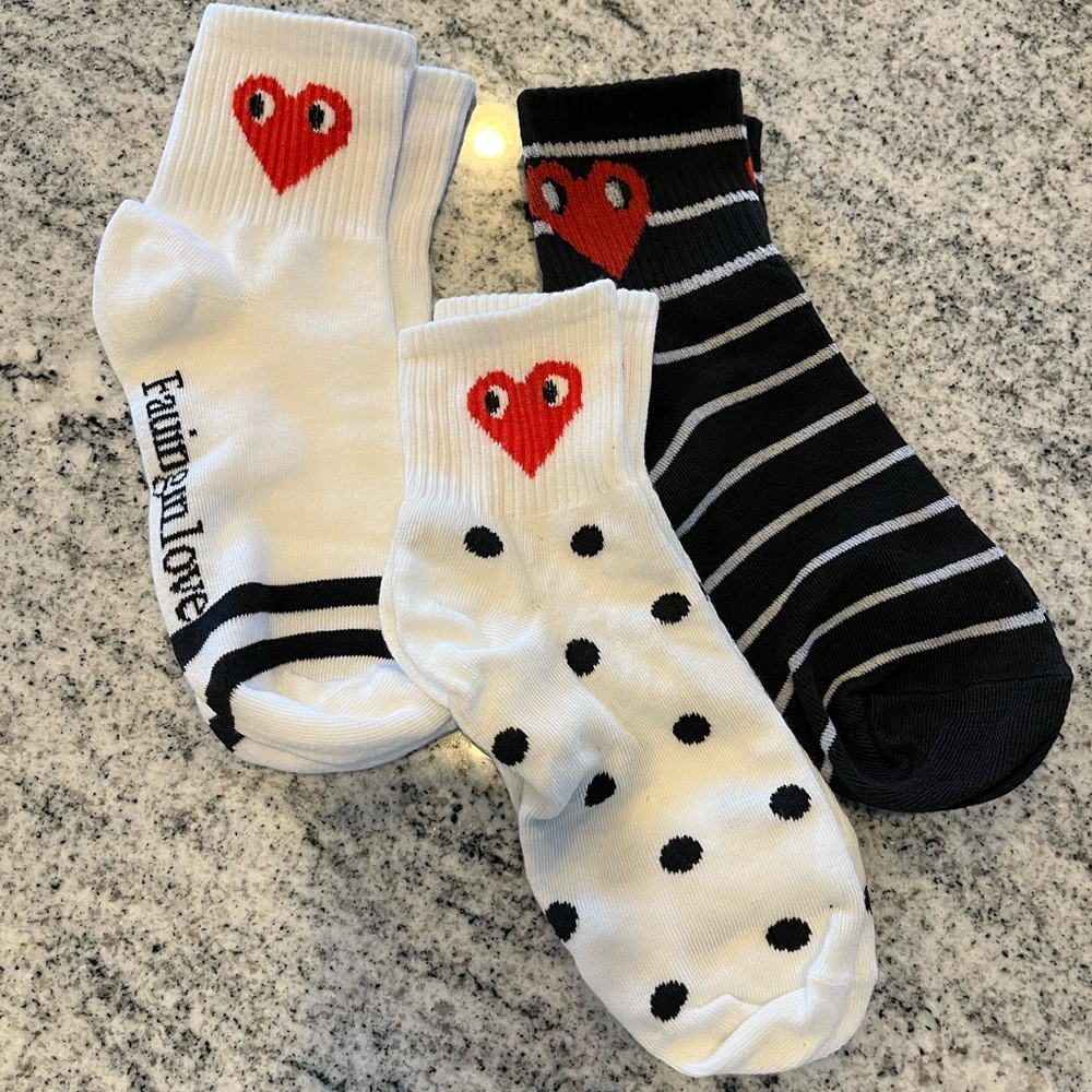 Add on + 4 🩷 NWOT : Woman/kids Socks - Black and White (3 pairs)